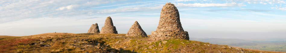 Cairns on the summit of Nine Standards Rig